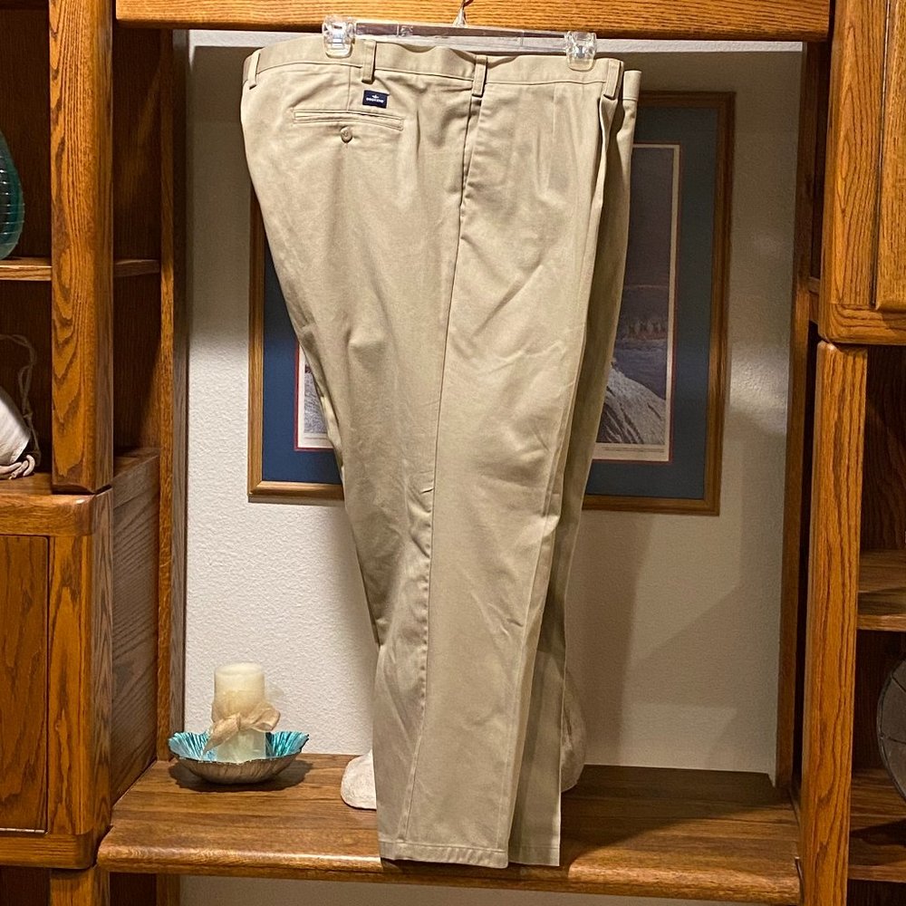 Dockers - Men's Pleated Classic Fit - Tan - W52L30